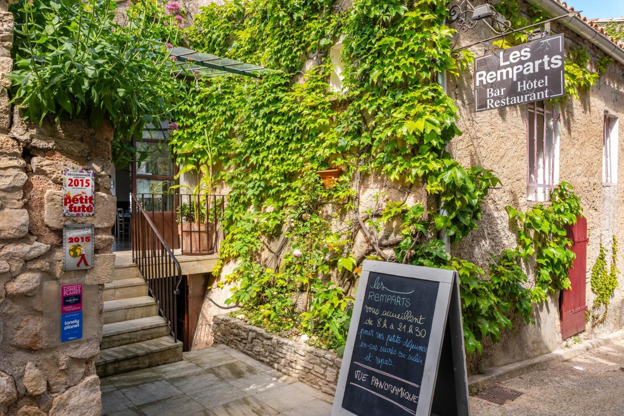 Hotel Restaurant Les Remparts Venasque Kültér fotó