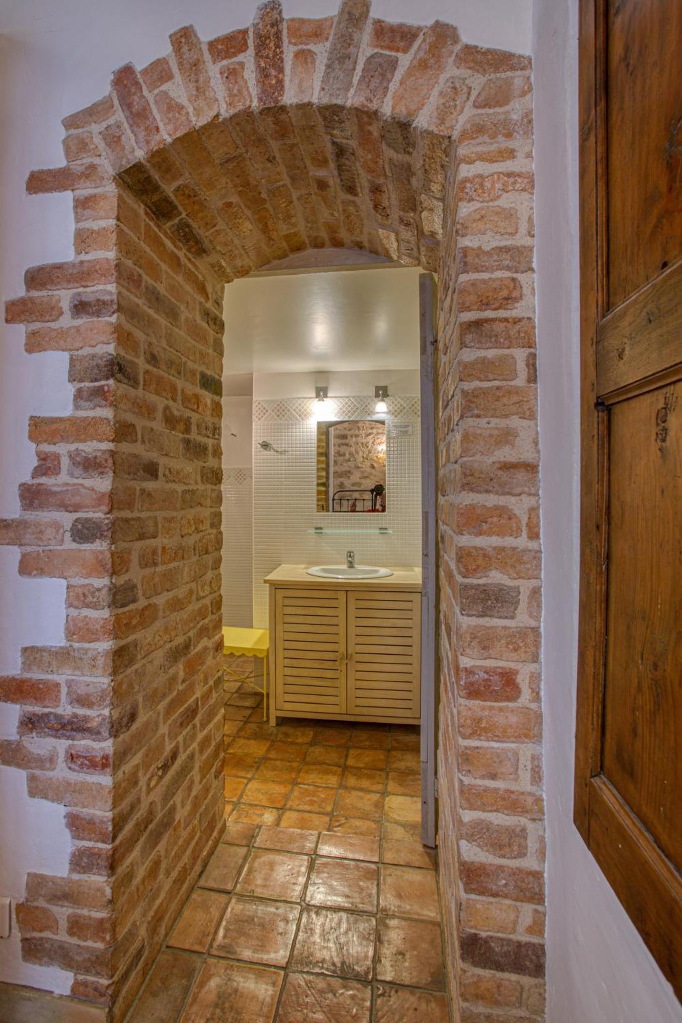 Hotel Restaurant Les Remparts Venasque Kültér fotó