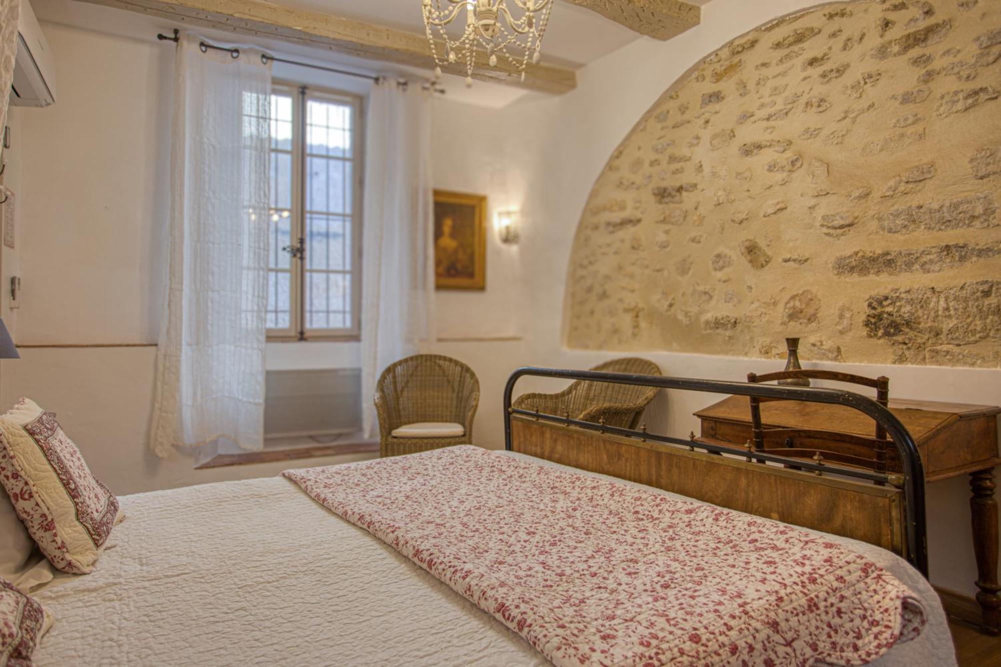 Hotel Restaurant Les Remparts Venasque Kültér fotó